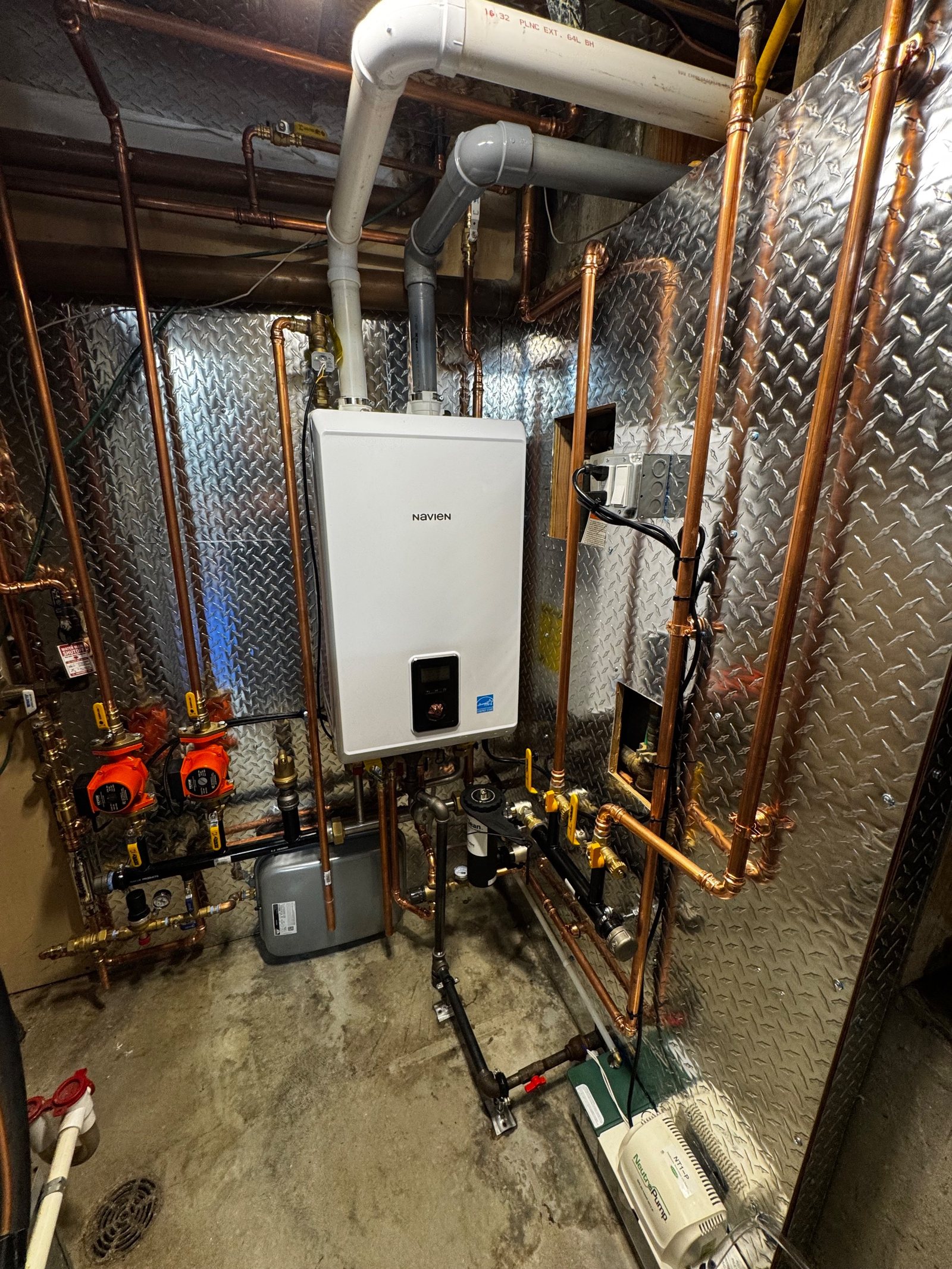 Wall-hung high-efficiency boiler with copper manifold in a basement